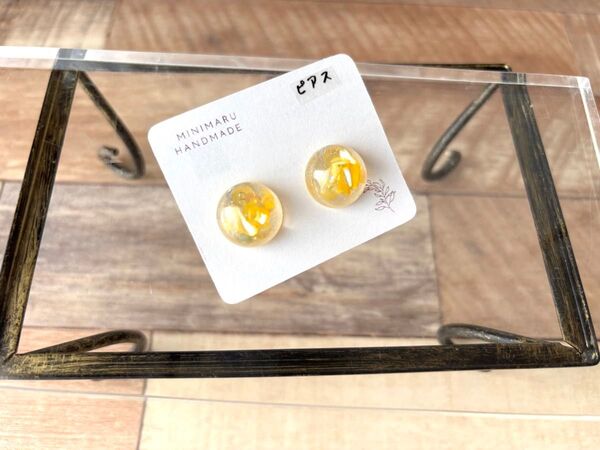 【18】 P ハンドメイド ピアス ラウンド型 ラメクリア系×イエロー