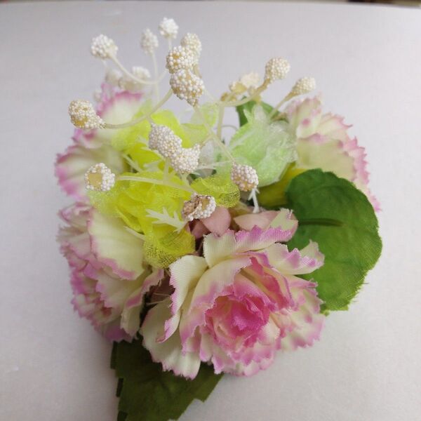 フラダンス 髪飾り カーネーション 8㎝ ハンドメイド