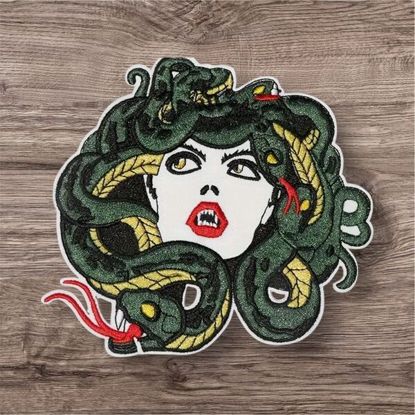 【アイロンワッペン】メデューサ 刺繍パッチ 特大サイズ アップリケ 個性的 刺繍 おすすめ メデューサ ギリシャ神話 ワッペン