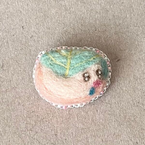 羊毛フェルト ハンドメイド アクセサリー 桜餅 春 ブローチ ビーズ 刺繍 マスコット 雑貨