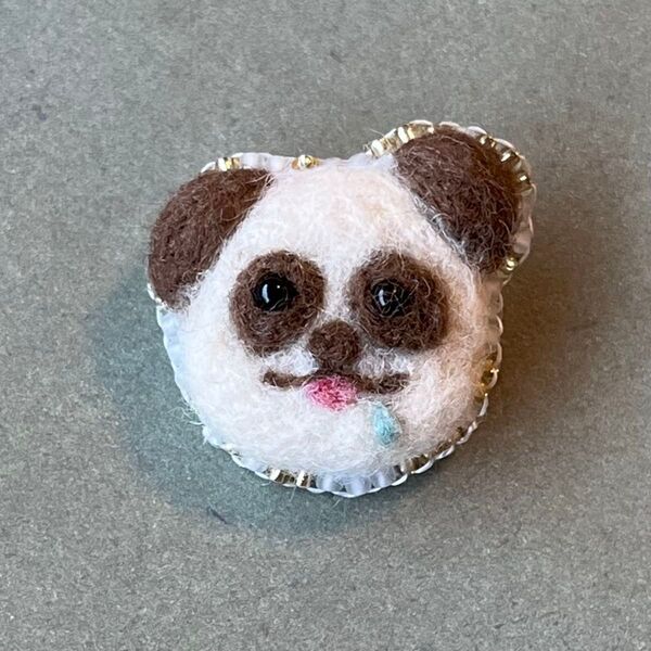 ハンドメイド 羊毛フェルト ビーズ 刺繍 ブローチ アクセサリー アニマル 動物 パンダ