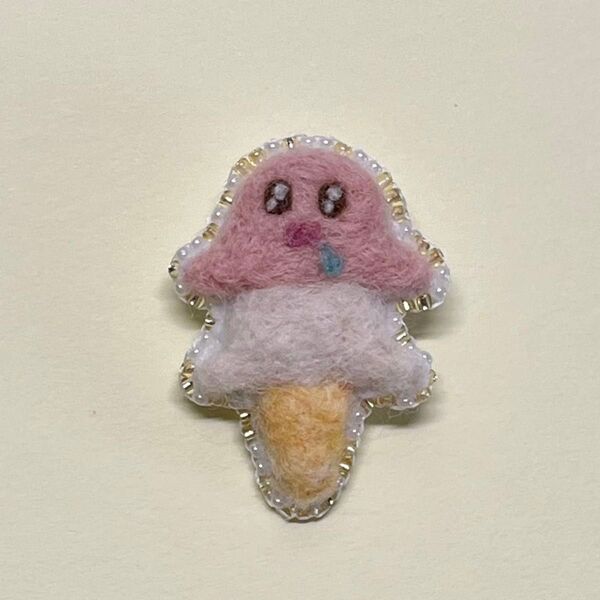 羊毛フェルト ハンドメイド アクセサリー ブローチ アイスクリーム スイーツ いちご バニラ ビーズ 刺繍