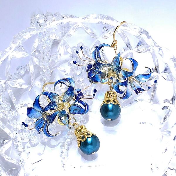ゆらゆら揺らめく青い彼岸花ピアスNo.276 ハンドメイド