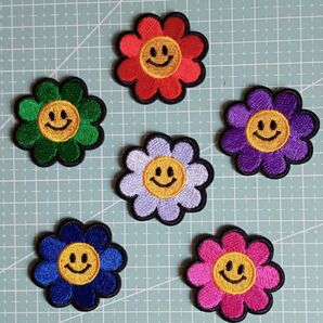 6個セット スマイリーフラワー 刺繍ワッペン カラフル