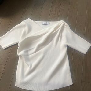 アズールのトップス