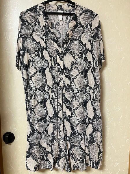 H&M 夏物 パイソン柄ワンピース