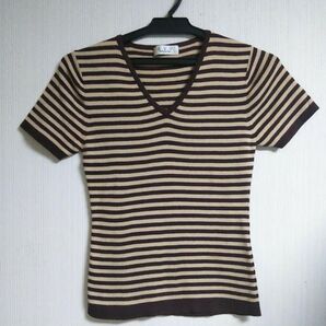 A.V.V トップス 半袖カットソー Vネック Tシャツ