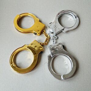 手錠(金+銀) /警察 警官 ポリス コスプレ コスチューム 手錠 アクセサリー 拘束 ハロウィン 小道具 刑事 ハンドカフ