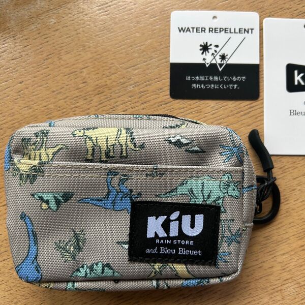 KiU RAIN STORE and Bleu Bleuet ミニポーチ 恐竜柄 ベージュ 未使用