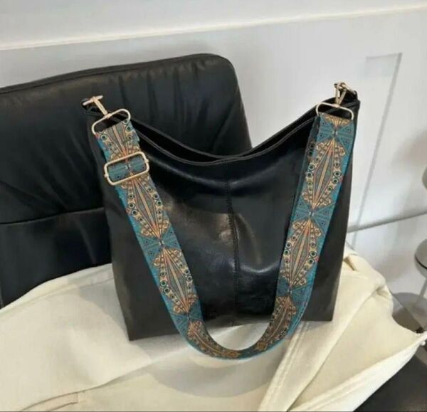 今月末までセール!合皮レザーショルダーバッグ 黒 3wayバッグ ショルダー ブラック 軽量