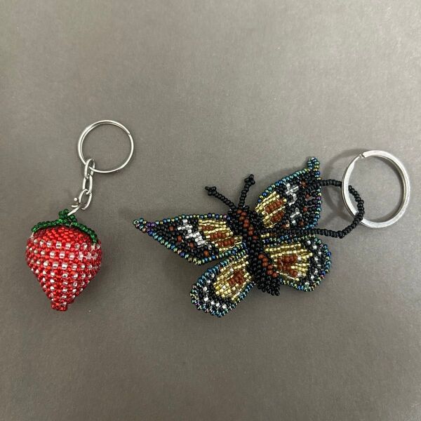 海外 外国 グアテマラ お土産 ビーズキーホルダー ビーズアクセサリー ハンドメイド キーホルダー いちご イチゴ 苺 蝶々 蝶