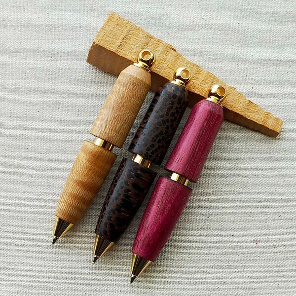 ハンドメイド 回転式 ボールペン ペンダント キーホルダー 栃 縮杢、クジャクヤシ、パープルハート