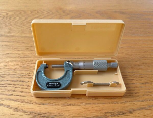 Mitutoyo マイクロメーター (M110-25)【未使用に近い】