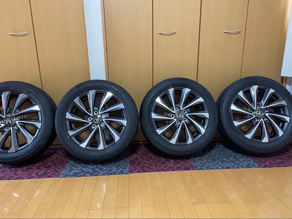 新型 90 ヴォクシー 純正タイヤ