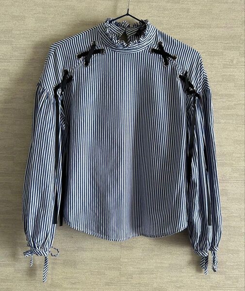 ZARA ストライプ柄 長袖 スタンドカラー ブラウス (EUR XS) 日本サイズM相当 リボン ボリュームスリーブ