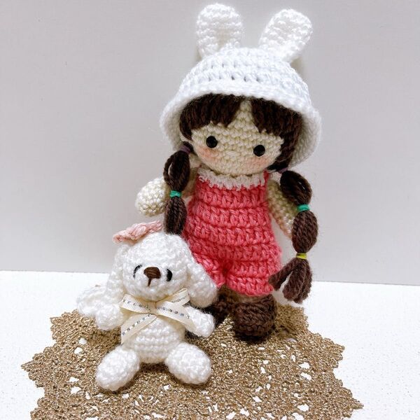 【ハンドメイド】あみぐるみ 女の子 着せ替え 耳つき帽子 垂れ耳うさぎ 2点