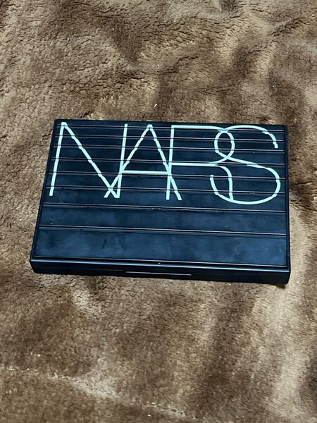 NARS エクストリームエフェクトアイシャドウパレット