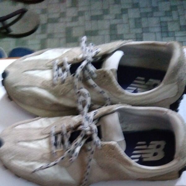 New Balance ニューバランス 327白ベージュ スニーカー