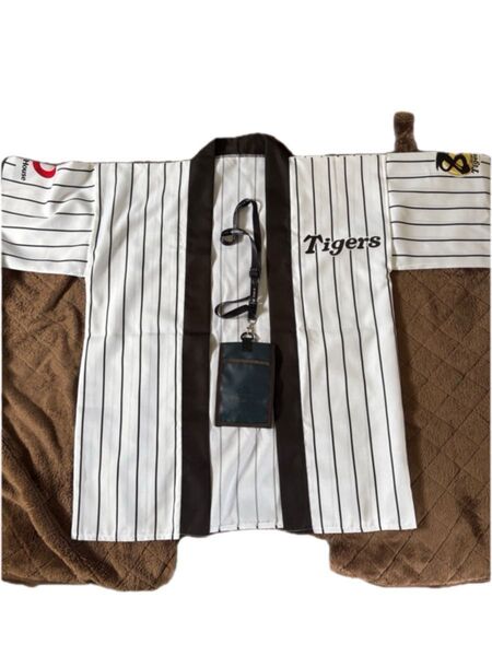 阪神タイガース Tigers 85周年記念 縦縞 応援 ハッピ ホワイト×ブラック・2024シーズンシートタオル 中野・大竹グッズ