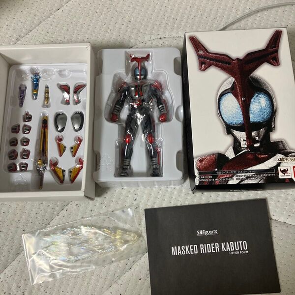 S H Figuarts 真骨彫製法 仮面ライダーカブト ハイパーフォーム