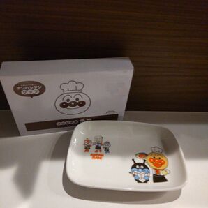 新品 アンパンマン 角皿 アンパンマンクラブ ガスト すかいらーく 非売品 お皿 陶器 キッズ ベビー 食器