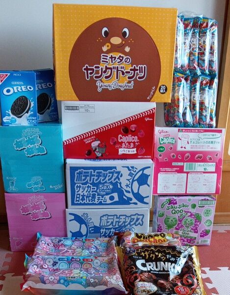 お菓子⑧ お菓子まとめ売り お菓子詰め合わせ ねるねるねるね ヤングドーナツ カプリコ フエラムネ Qooゼリー うまい棒
