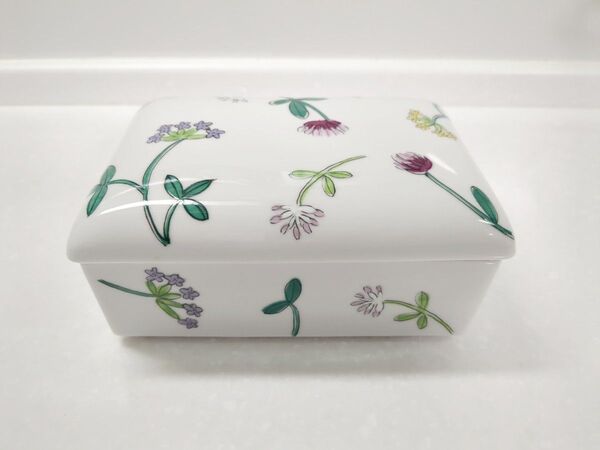 栗原はるみ ブーケセラボックス 蓋付き 陶器 小物入れ 花柄