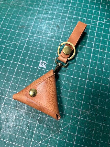 No.24 ミニ三角コインケース キーホルダー 牛本革 ハンドメイド