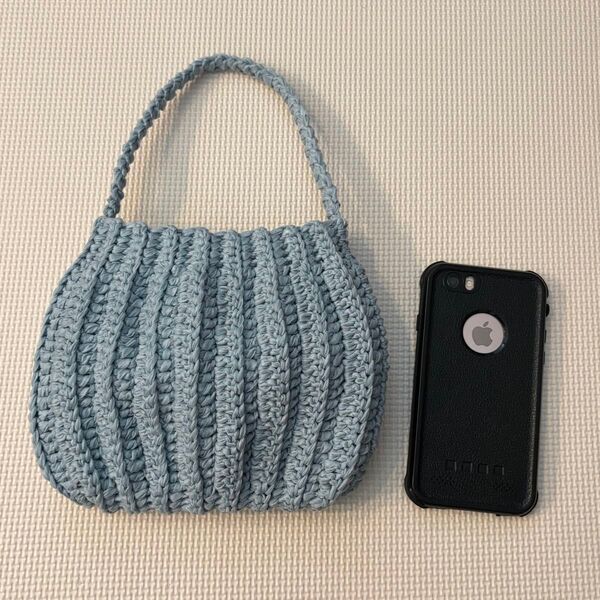 かぎ針編み小さめハンドバッグ ライトブルー ハンドメイド