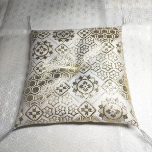 座布団 金色模様 白地 和風インテリア