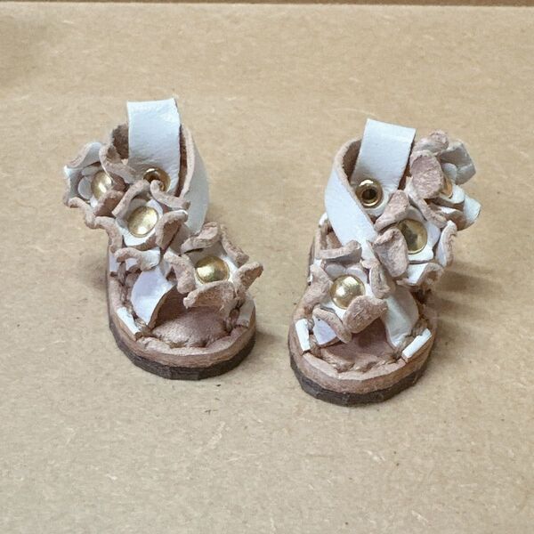 ブライス お花サンダル 白