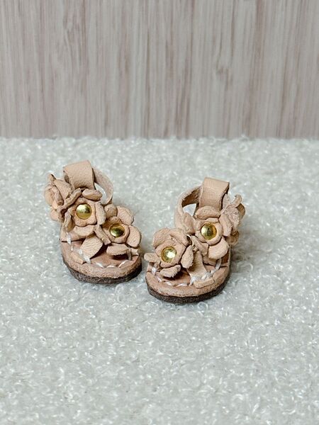 ブライス お花サンダル ベージュ