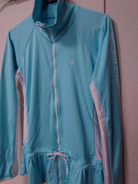 美品★BENETTON ラッシュガード★ベネトン ブルー 水着 スイムウェア