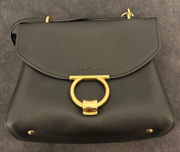 フェラガモFerragamo Gancini top handleガンチーニ