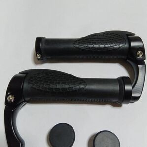 黒 ブラック 自転車グリップ こぶ付 アルミ バーキャップ付き 握りやすい