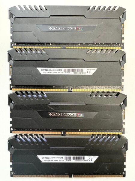 CORSAIR VENGEANCE RGB DdR4 32GB 8GB×4枚 メモリ