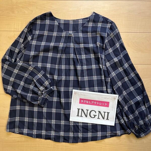 5月11日まで お値下げ中【 INGNI 】 訳ありアウトレット品 ピン付チェック柄ブラウス ネイビー Mサイズ