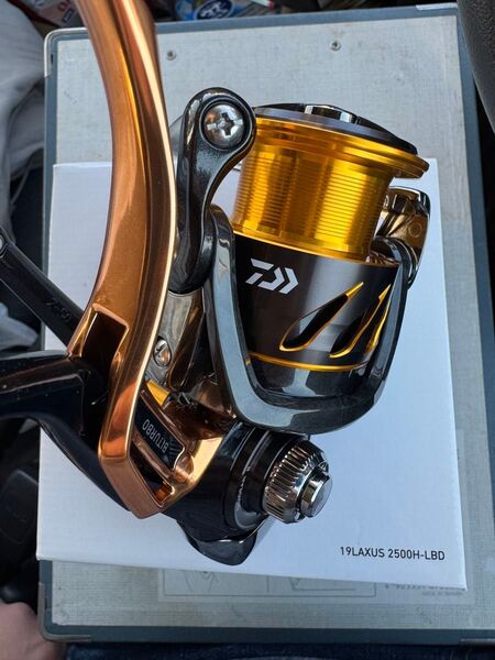 19 ダイワ ラグザス2500H-LBD スピニングリール 新品 磯やサーフに。