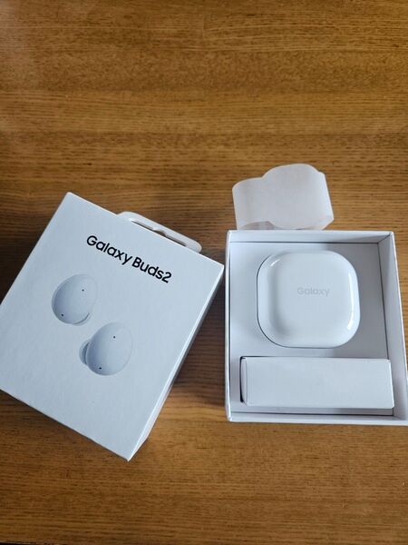 Samsung/Galaxy Buds2 ホワイト極美品使用歴少。箱他部品完品