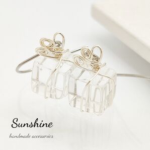 No.69クリスタル(水晶)キューブピアス
