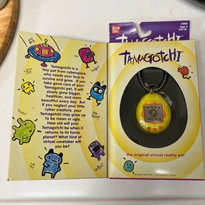 新品未開封 海外版 TAMAGOTCHI オレンジ 枠 黄色 ホワイト