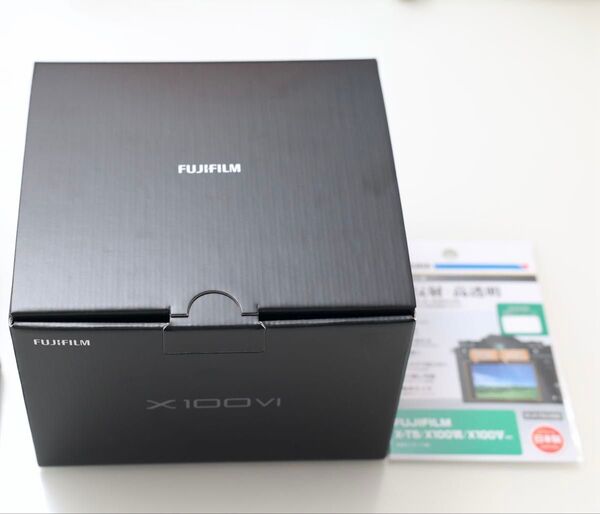 FUJIFILM X100VIシルバー新品 液晶保護フィルム付き 富士フイルム