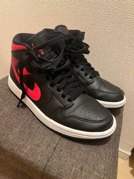 NIKE AIR JORDAN 1 MID SIREN RED