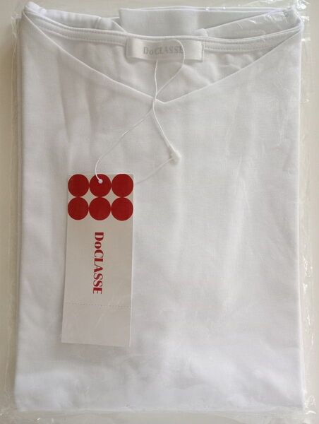 DoCLASSE半袖白Tシャツ その日の気分やアウターに合わせて襟違いで2枚 L 新品未使用 定価6580 ⑤のストールプレゼント