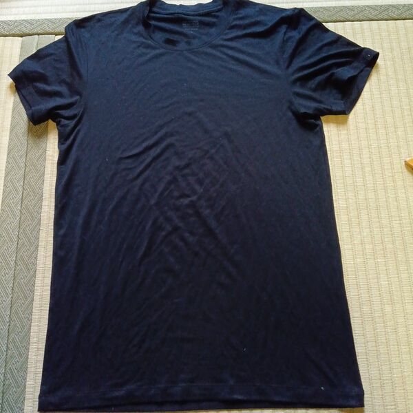 ユニクロヒートテック黒Tシャツ 無地S