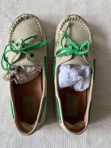 UGG アグ 本革レザー エスパドーリュモカシン風ローファー ベージュ×グリーン