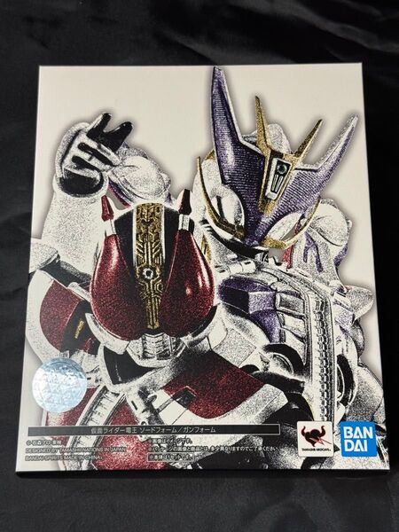 S.H.Figuarts(真骨彫製法) 仮面ライダー電王 ソードフォーム/ガンフォーム