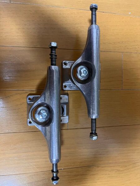 INDEPENDENTTRUCKS インディペンデント トラック144 MID サンダートラックベンチャートラック スケートボード
