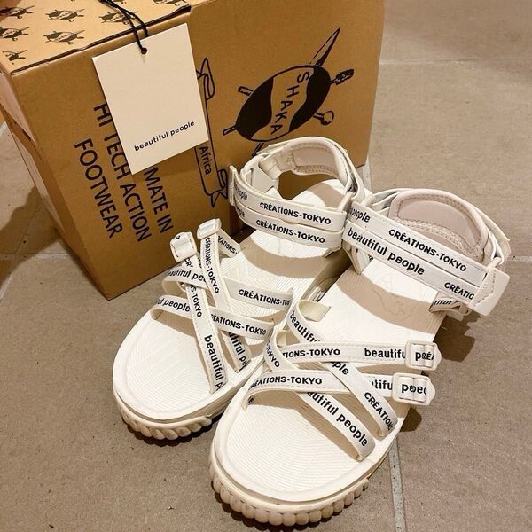 【beautiful people】STUDIOUS×SHAKA テープサンダル 23 S 白 ビューティフルピープル シャカ 夏