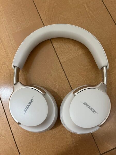 知人から譲って貰ったヘッドホンです。使わないので出品します。動作確認程度の使用でしたが使い道がなく保管していました。箱無しです。